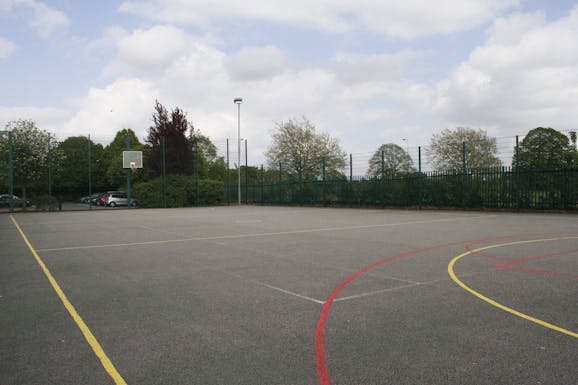 Upton-By-Chester High School Outdoor | Hard (macadam) netball court