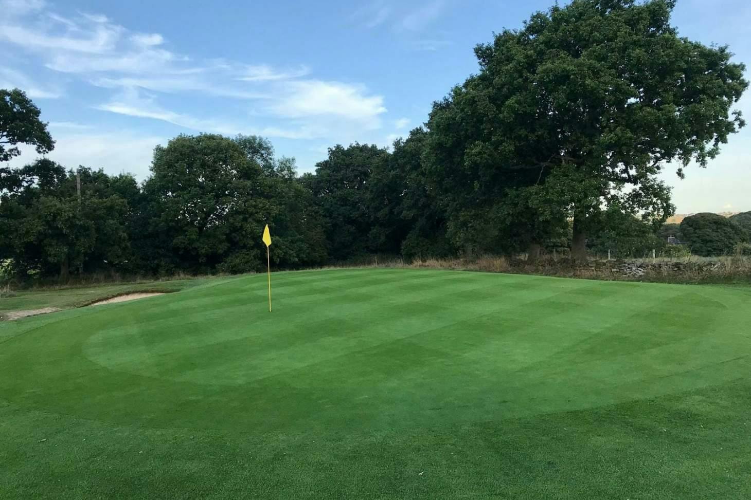 Express Golf Centre Driving range | Grass golf course