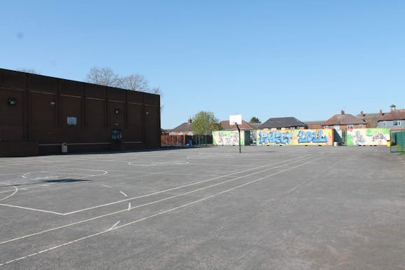 Paget High School Outdoor | Hard (macadam) basketball court