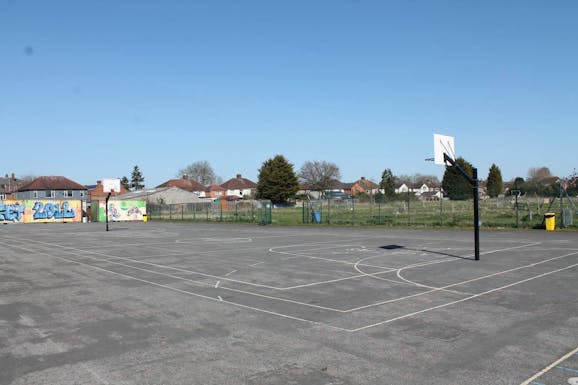 Paget High School Outdoor | Hard (macadam) netball court
