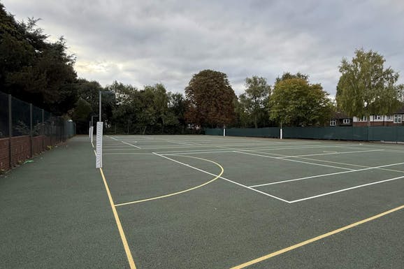 Loreto College Outdoor | Hard (macadam) netball court