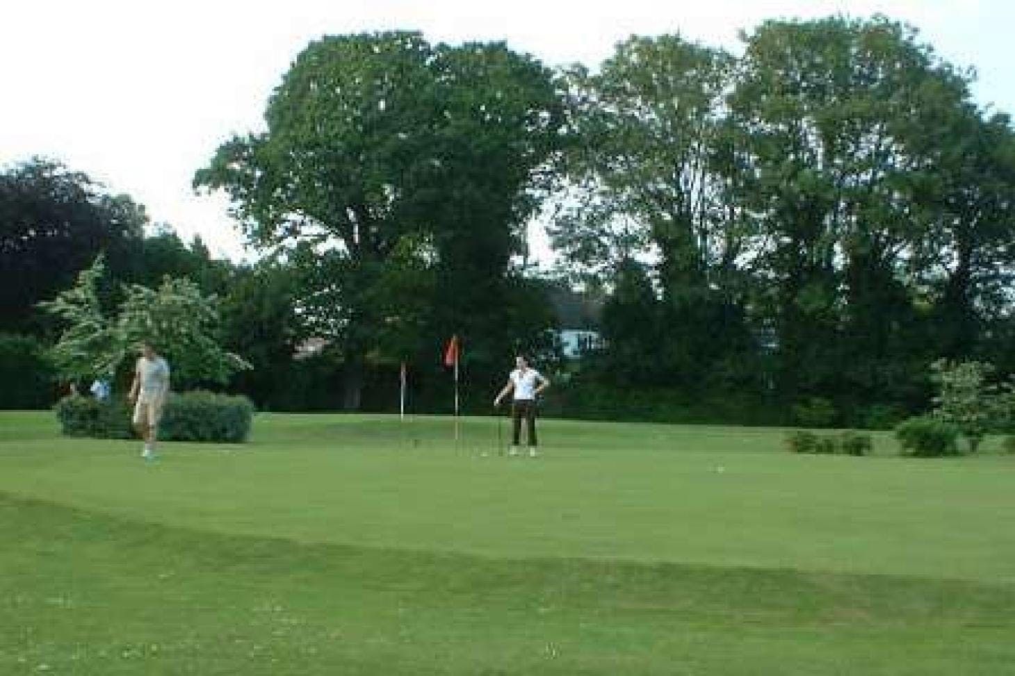 Palewell Common Pitch and Putt 9 hole golf course