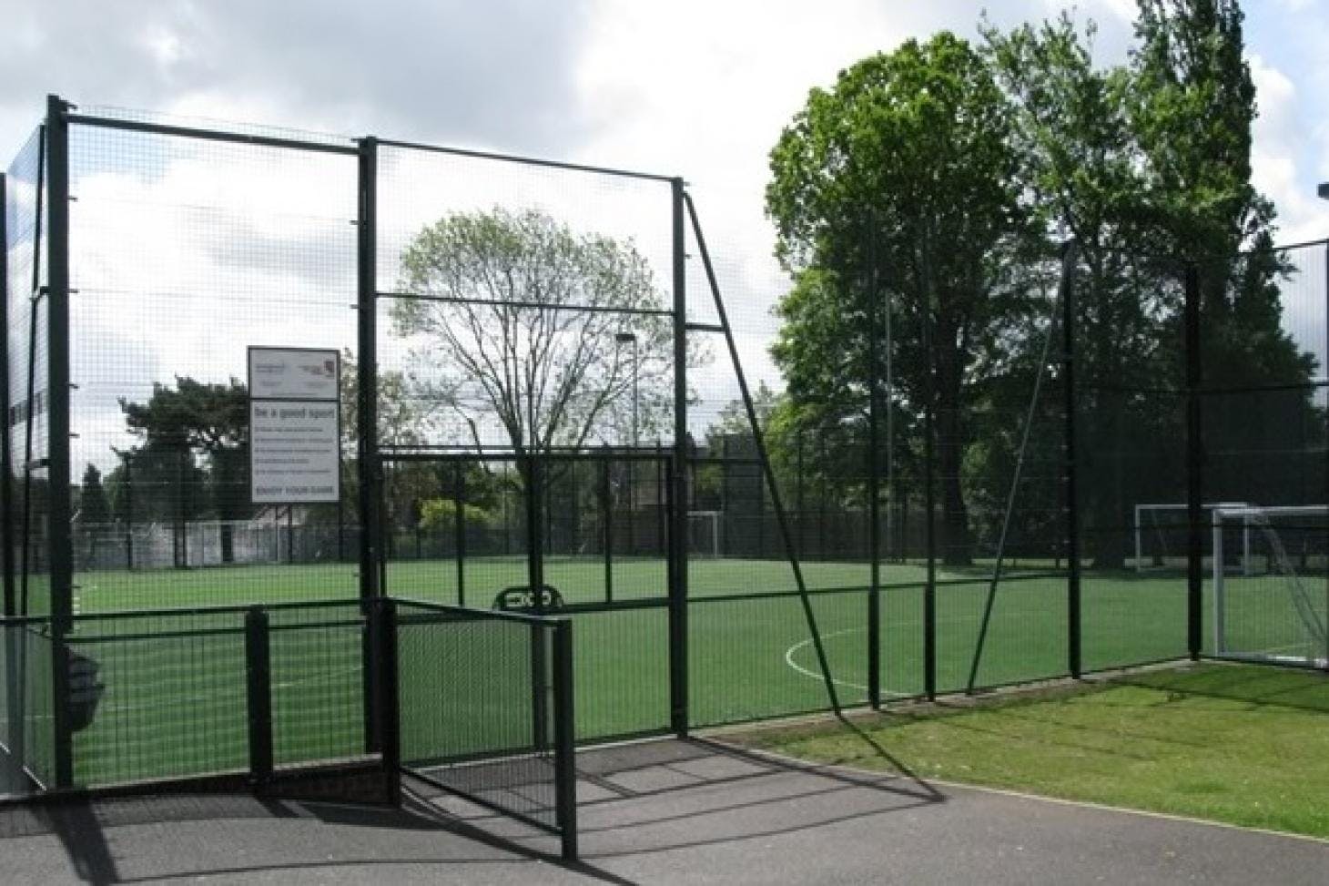 Denbigh High School, Luton Football Pitch Playfinder