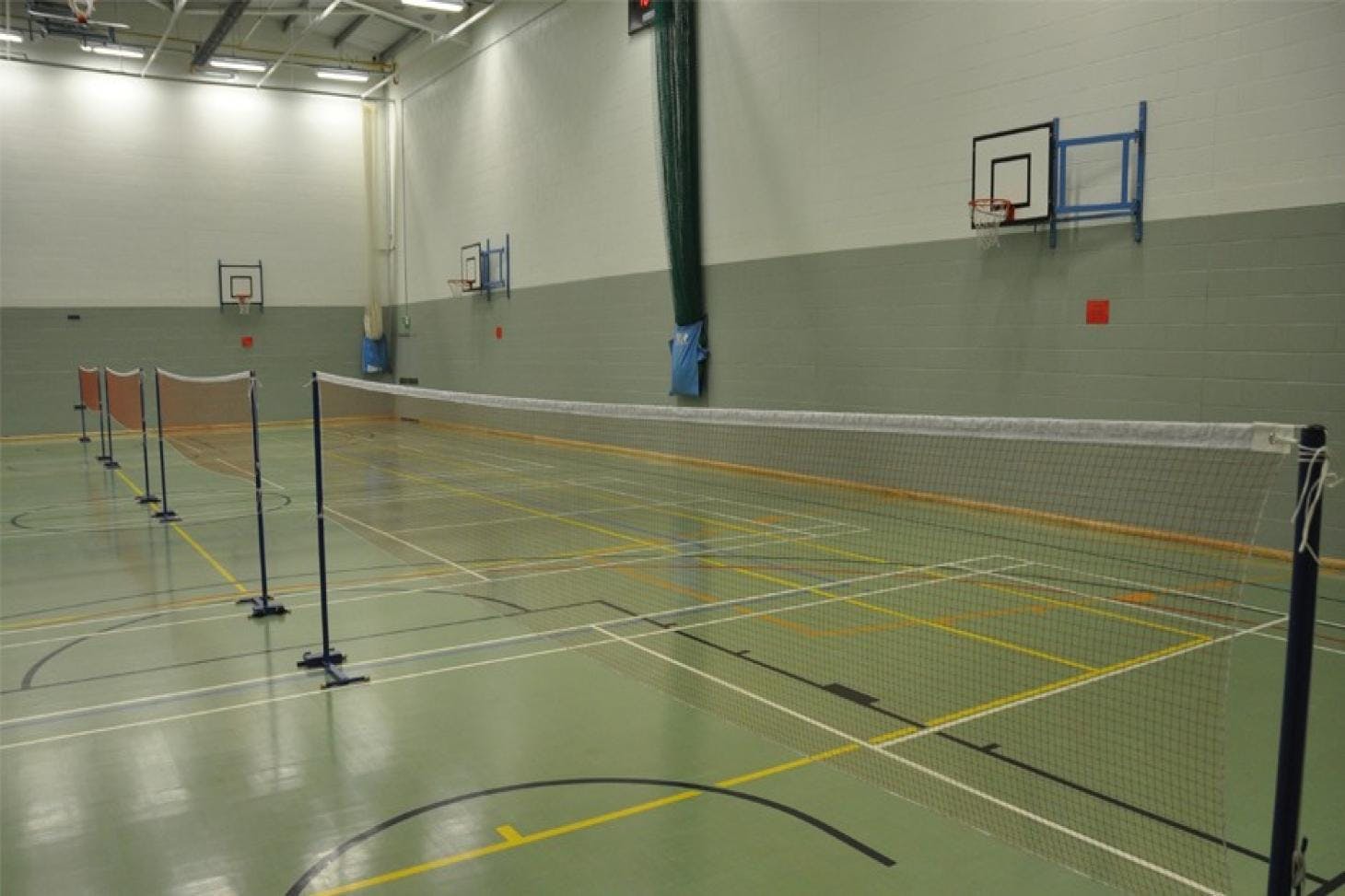 usj 23 badminton court
